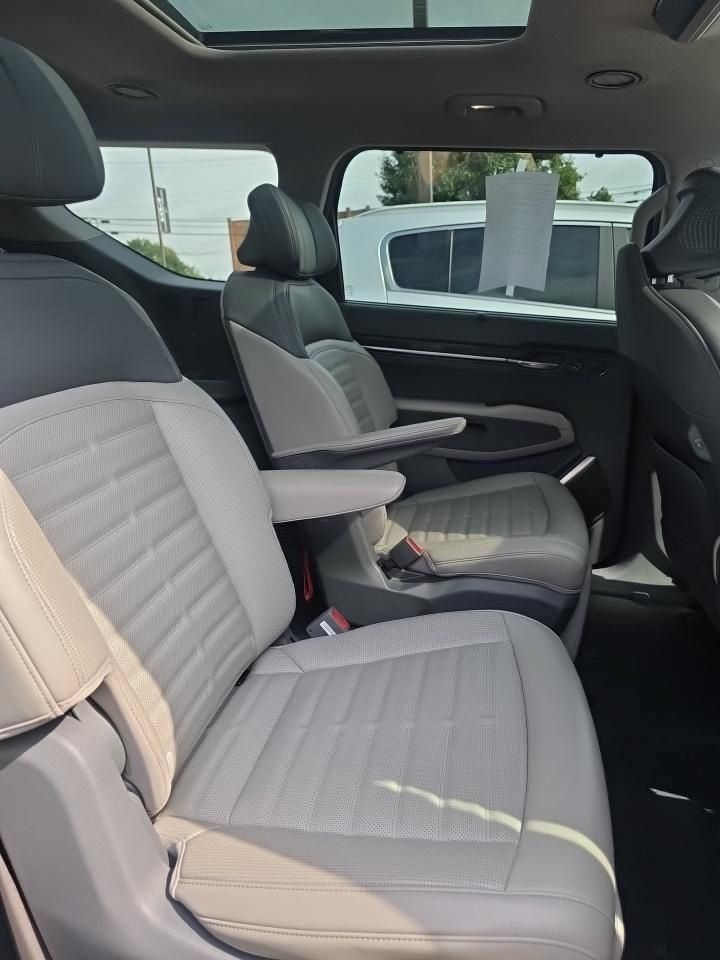 Used 2024 Kia EV9 Land AWD/4WD image 10