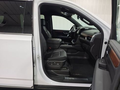 Used 2025 GMC Yukon XL Denali AWD/4WD image 31