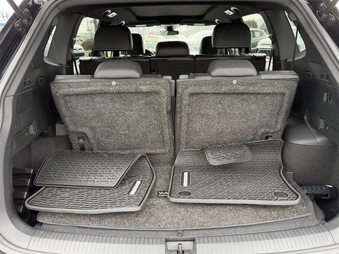 Used 2023 Volkswagen Tiguan SE R-Line image 32