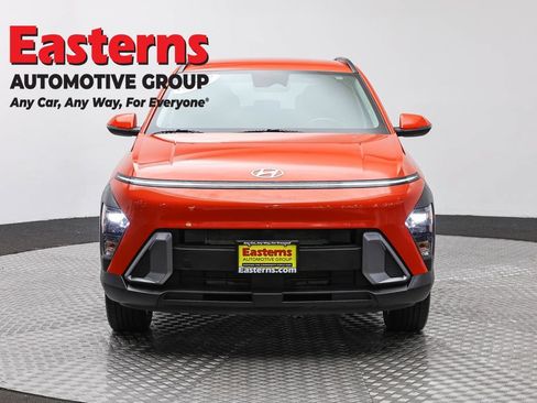 Used 2024 Hyundai Kona SEL AWD/4WD image 2