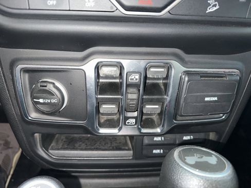 Used 2021 Jeep Wrangler Unlimited Sport image 19