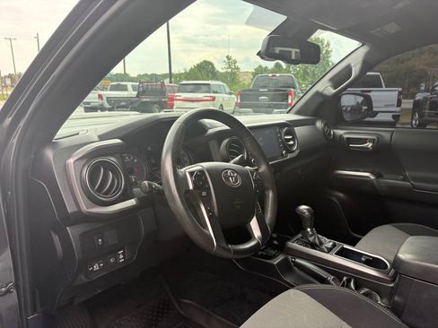 Used 2021 Toyota Tacoma TRD Sport AWD/4WD image 12