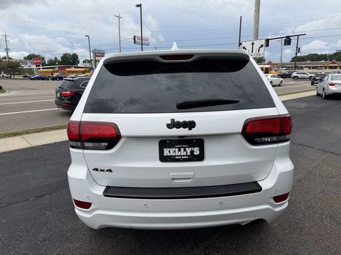 Used 2017 Jeep Grand Cherokee Altitude AWD/4WD image 4