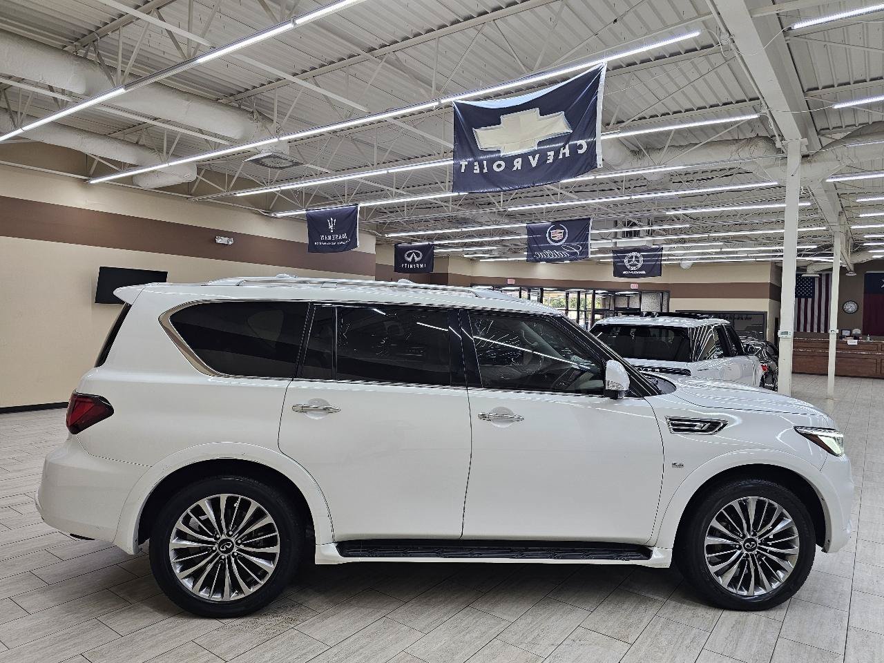 Used 2019 INFINITI QX80 Luxe w/ 22" Wheel Package AWD/4WD image 5