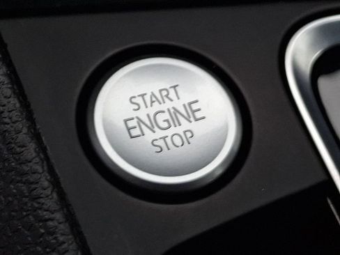 Certified 2021 Volkswagen Jetta SEL Premium image 25