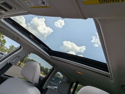 Used 2018 Subaru Forester 2.5i Premium w/ All-Weather Package AWD/4WD image 19