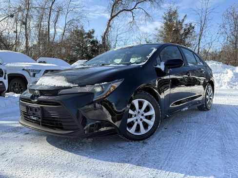 Used 2023 Toyota Corolla LE image 1