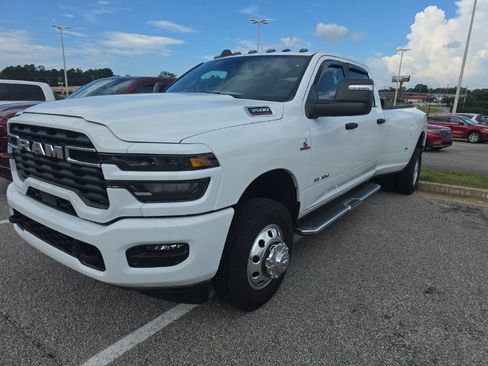 Used 2025 RAM 3500 Big Horn AWD/4WD image 4
