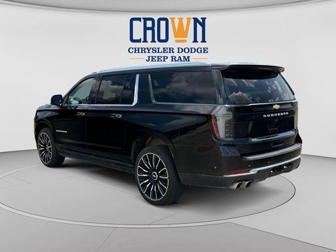 Used 2025 Chevrolet Suburban High Country AWD/4WD image 5