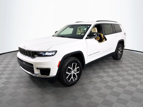 Used 2025 Jeep Grand Cherokee L Limited AWD/4WD image 3