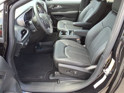 New 2027 Chrysler Pacifica Select AWD/4WD image 12