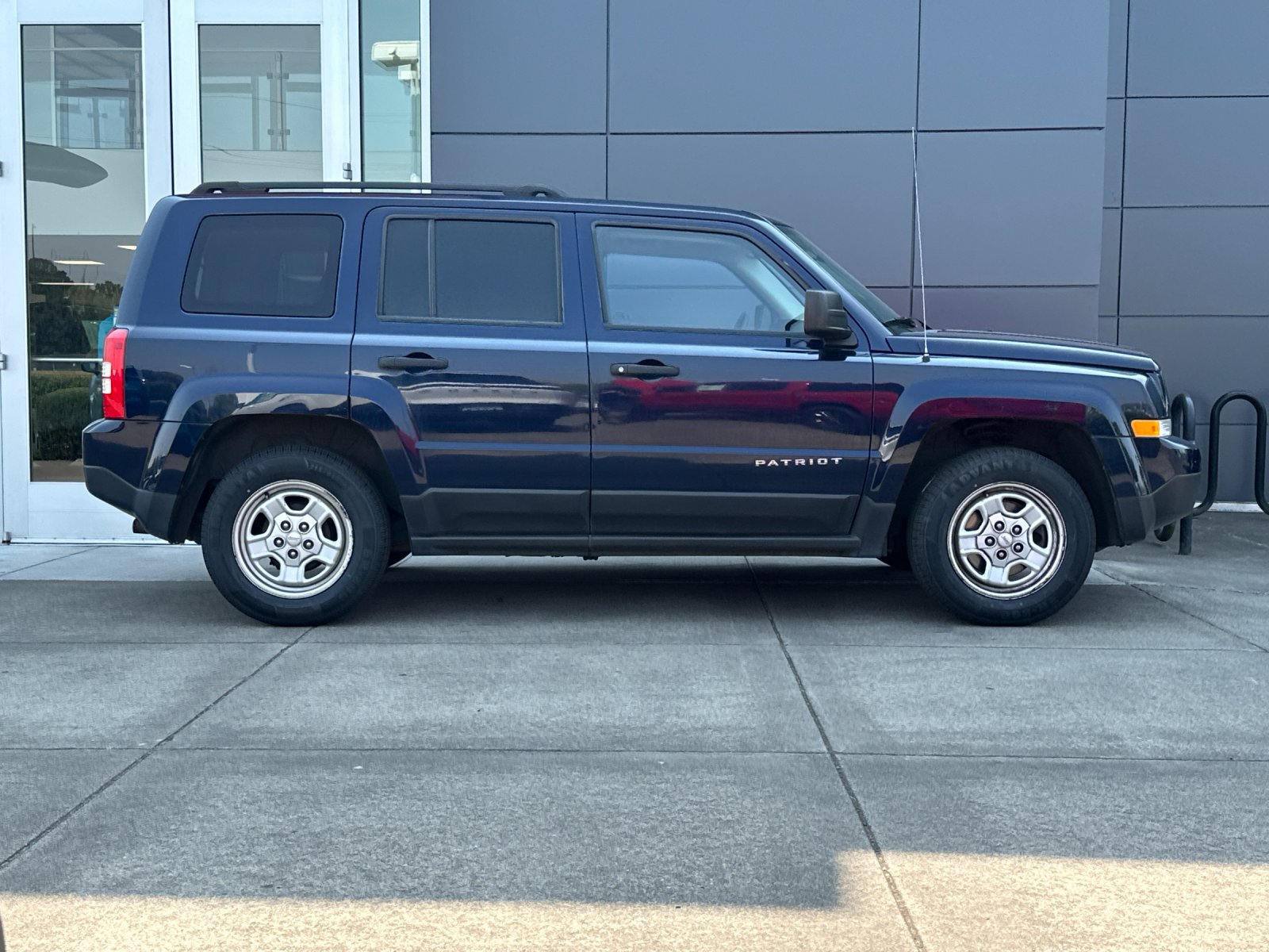 Used 2015 Jeep Patriot Sport FWD image 3