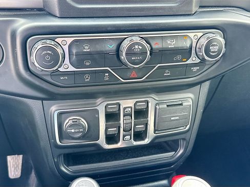 Used 2023 Jeep Wrangler Unlimited Sport image 17