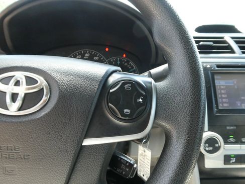 Used 2014 Toyota Camry FWD image 18
