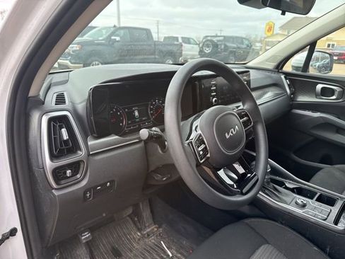 Used 2022 Kia Sorento LX image 11