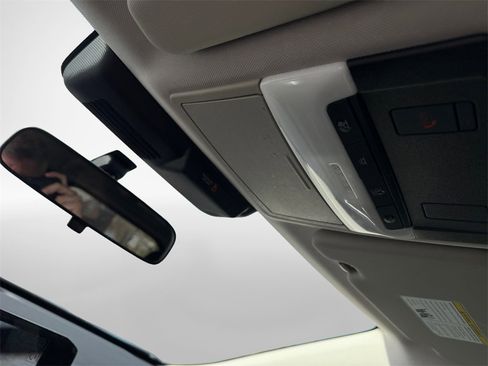 Used 2024 Mitsubishi Outlander SE image 23