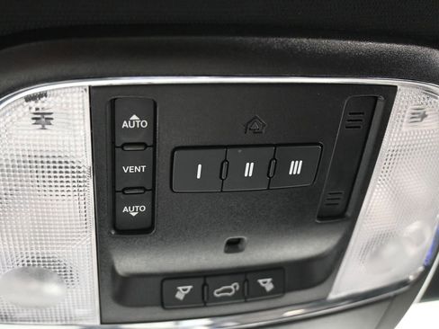 Used 2020 Jeep Grand Cherokee Altitude image 29