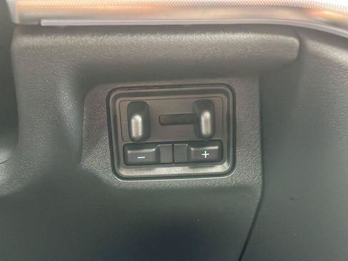 Used 2025 Ford Expedition Tremor AWD/4WD image 19