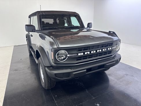 Used 2025 Ford Bronco 4-Door image 3