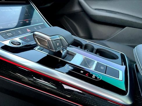 Used 2025 Audi Q7 2.0T Premium w/ Convenience Plus Package image 14