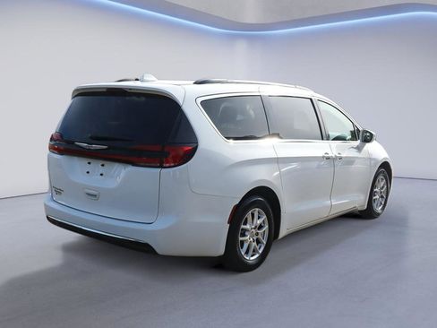 Used 2022 Chrysler Pacifica Touring-L FWD image 7