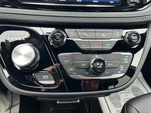 New 2026 Chrysler Pacifica Select w/ S Appearance Package image 25