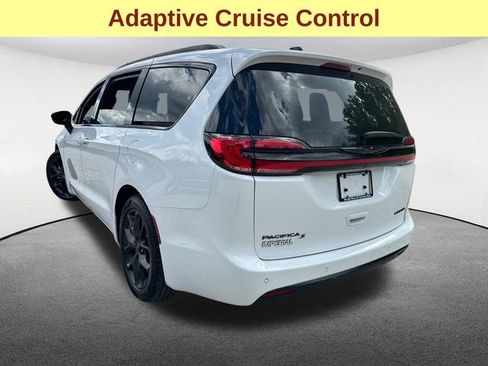 Used 2025 Chrysler Pacifica Limited FWD image 10