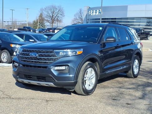 Used 2023 Ford Explorer XLT w/ Equipment Group 202A AWD/4WD image 1