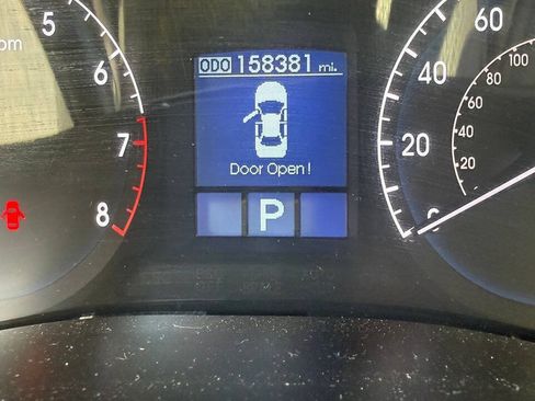 Used 2011 Hyundai Genesis 4.6 RWD image 14