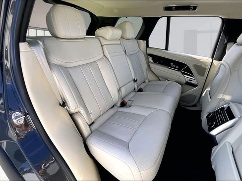 Used 2025 Land Rover Range Rover SE image 23