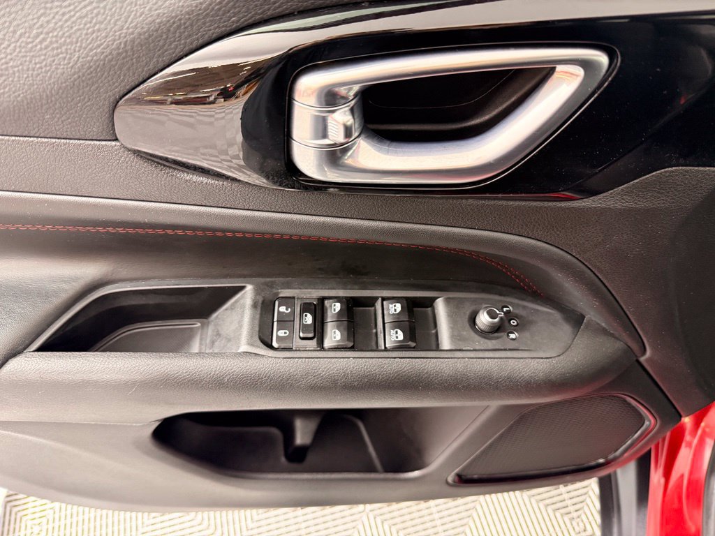 Used 2025 Jeep Compass Trailhawk AWD/4WD image 17