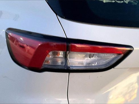 Used 2022 Ford Escape S image 27