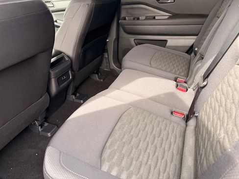Used 2025 Nissan Pathfinder S AWD/4WD image 16