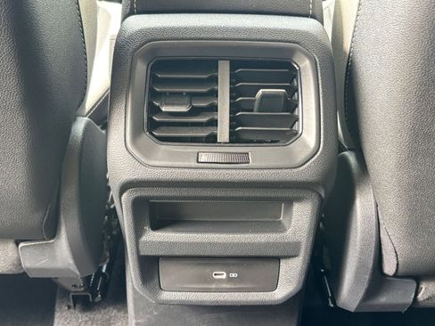 Used 2025 Volkswagen Taos SE FWD image 23