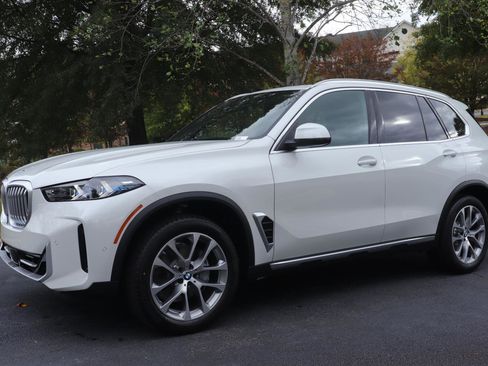 New 2026 BMW X5 sDrive40i w/ Premium Package image 4