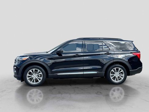 Used 2022 Ford Explorer XLT w/ Equipment Group 202A AWD/4WD image 3