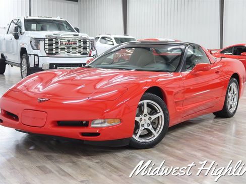 Used 2002 Chevrolet Corvette Coupe w/ Preferred Equipment Group2 RWD image 1