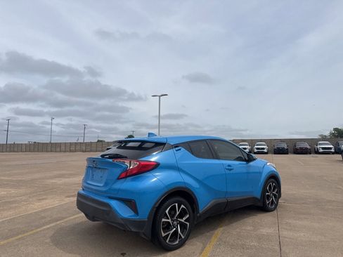 Used 2019 Toyota C-HR XLE FWD image 23