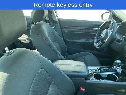 Used 2024 Nissan Altima 2.5 SV image 3