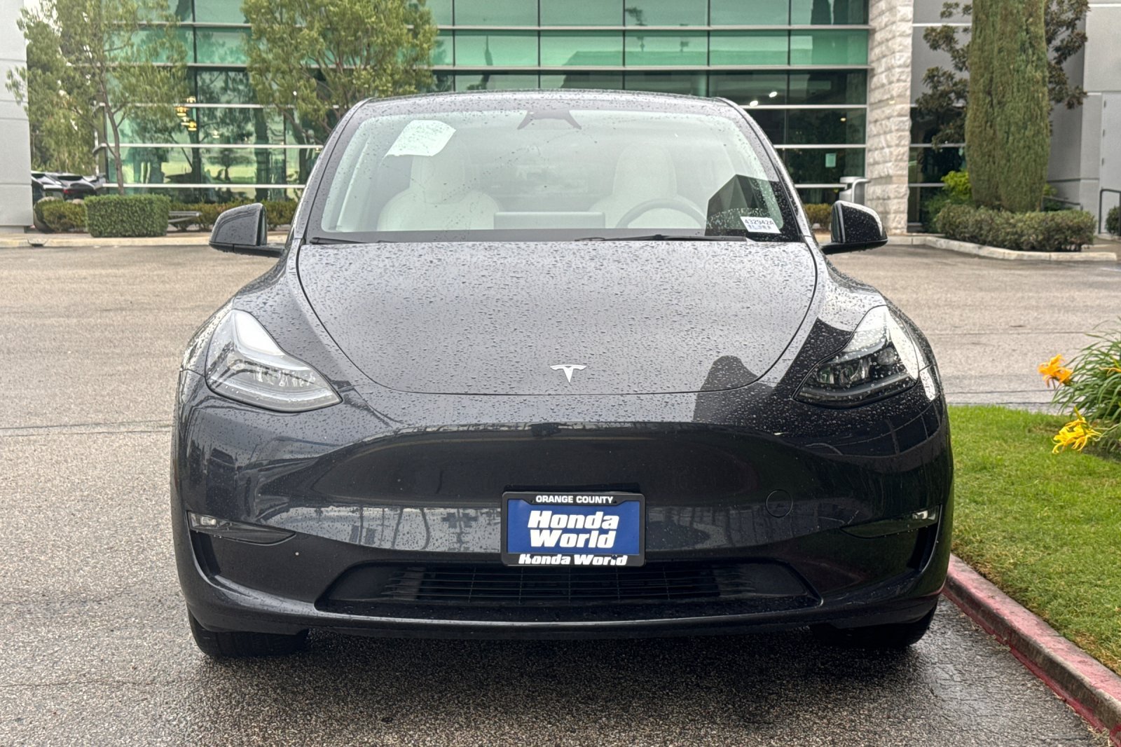 Used 2024 Tesla Model Y Long Range AWD/4WD image 3