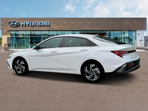 Certified 2025 Hyundai Elantra SEL image 4