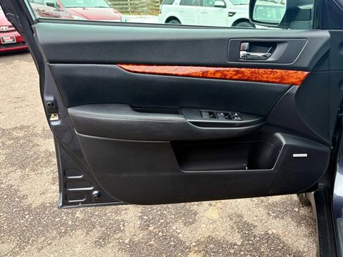 Used 2011 Subaru Outback 3.6R Limited image 11