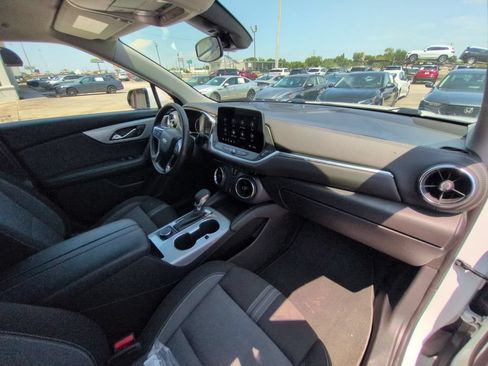 Used 2025 Chevrolet Blazer LT FWD image 30