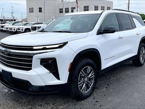 Used 2024 Chevrolet Traverse LT AWD/4WD image 7