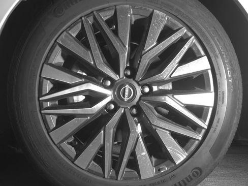 Used 2025 Nissan Altima 2.5 SV FWD image 12