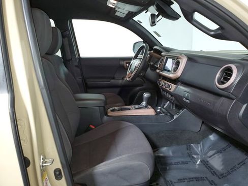 Used 2018 Toyota Tacoma TRD Sport w/ Technology Package image 9