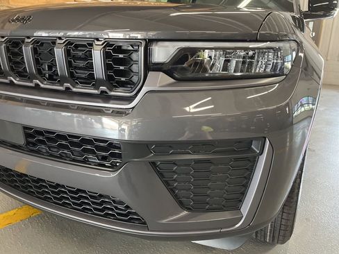 New 2026 Jeep Grand Cherokee Altitude AWD/4WD image 10