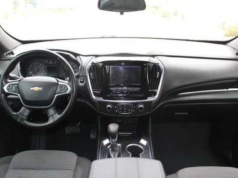 Used 2023 Chevrolet Traverse LT FWD image 17