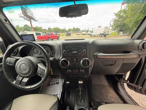 Used 2015 Jeep Wrangler Sport AWD/4WD image 16