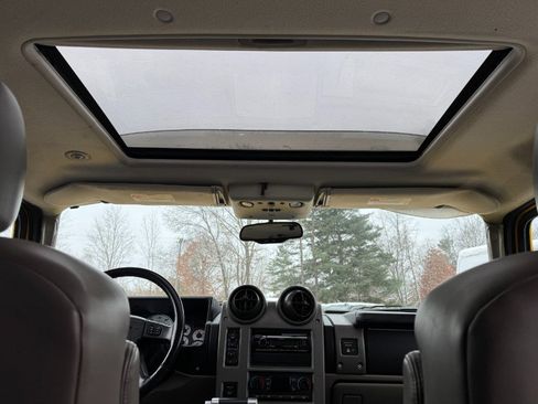Used 2003 HUMMER H2 w/ Preferred Equipment Group image 19